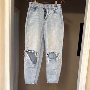 American Eagle Relaxed Mom Light Blue Jeans